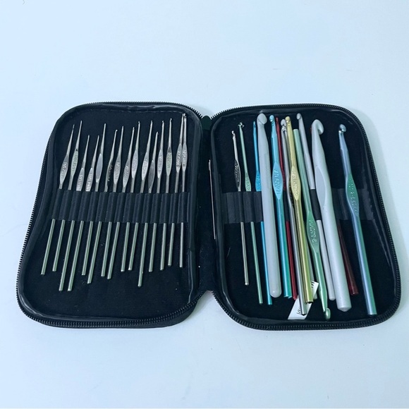 Mixed Lot of Crochet Hooks with Case - Picture 10 of 14